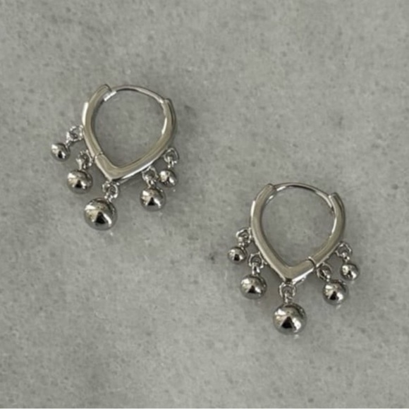 Sterling Silver Triangle Beaded Fringe Hoop Earrings 

Brand New - Picture 4 of 4